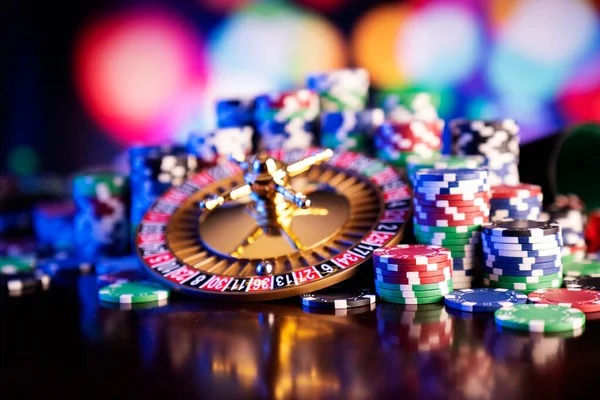 Live baccarat table on sekawan during evening hours